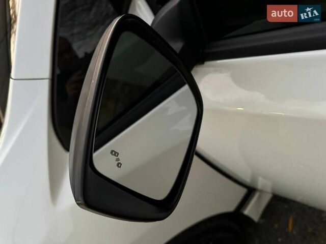 Белый Ниссан Лиф, объемом двигателя 0 л и пробегом 47 тыс. км за 19700 $, фото 51 на Automoto.ua