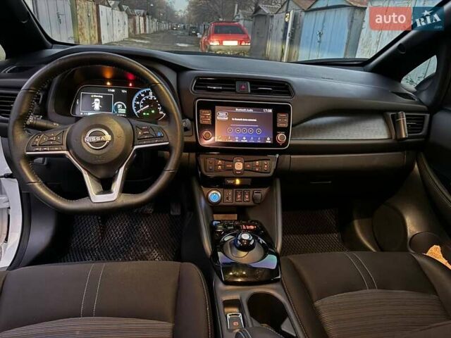 Белый Ниссан Лиф, объемом двигателя 0 л и пробегом 47 тыс. км за 19700 $, фото 34 на Automoto.ua