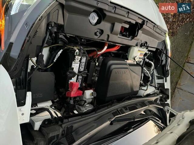 Белый Ниссан Лиф, объемом двигателя 0 л и пробегом 47 тыс. км за 19700 $, фото 48 на Automoto.ua