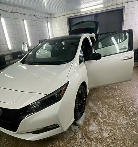 Белый Ниссан Лиф, объемом двигателя 0 л и пробегом 100 тыс. км за 18000 $, фото 6 на Automoto.ua