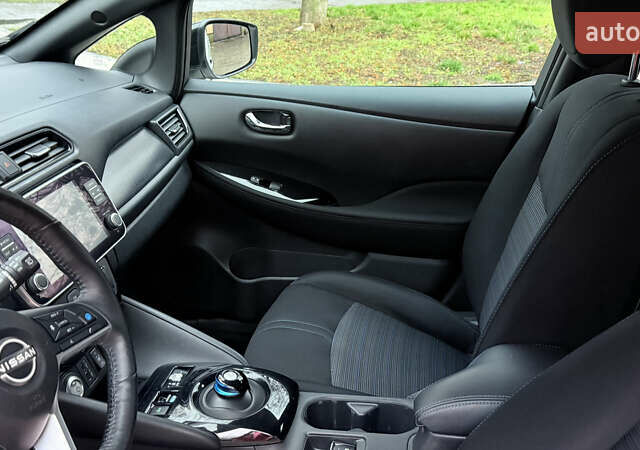 Белый Ниссан Лиф, объемом двигателя 0 л и пробегом 100 тыс. км за 18000 $, фото 8 на Automoto.ua