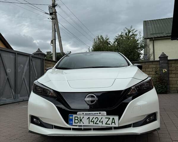Білий Ніссан Ліф, об'ємом двигуна 0 л та пробігом 1 тис. км за 25999 $, фото 4 на Automoto.ua