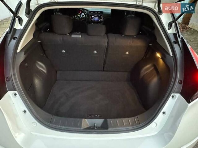 Белый Ниссан Лиф, объемом двигателя 0 л и пробегом 47 тыс. км за 19700 $, фото 23 на Automoto.ua