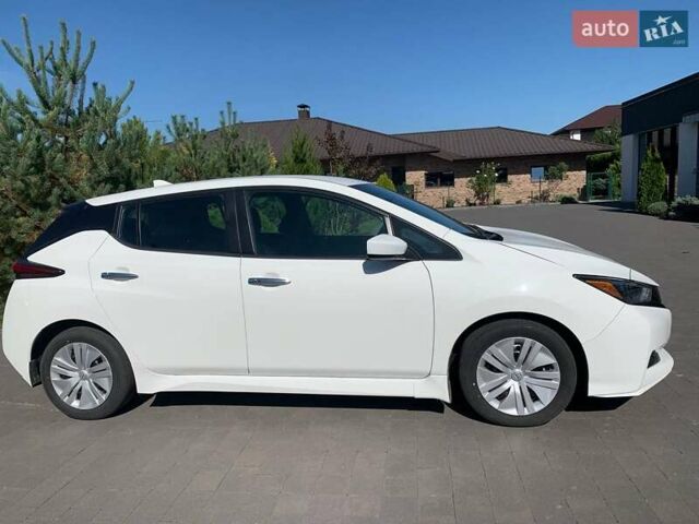 Белый Ниссан Лиф, объемом двигателя 0 л и пробегом 10 тыс. км за 16500 $, фото 19 на Automoto.ua