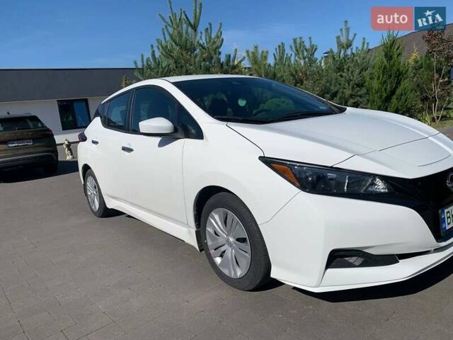 Белый Ниссан Лиф, объемом двигателя 0 л и пробегом 10 тыс. км за 16500 $, фото 22 на Automoto.ua