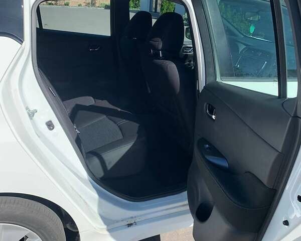 Белый Ниссан Лиф, объемом двигателя 0 л и пробегом 10 тыс. км за 16500 $, фото 13 на Automoto.ua