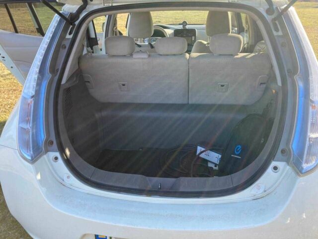 Білий Ніссан Ліф, об'ємом двигуна 0 л та пробігом 116 тис. км за 5200 $, фото 8 на Automoto.ua