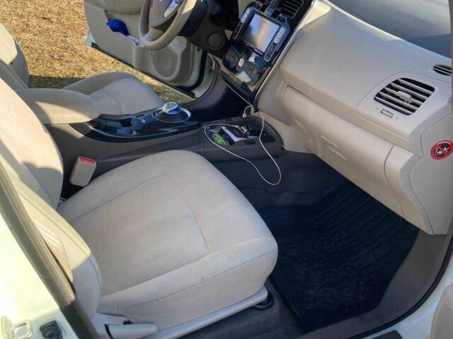 Білий Ніссан Ліф, об'ємом двигуна 0 л та пробігом 116 тис. км за 5200 $, фото 13 на Automoto.ua