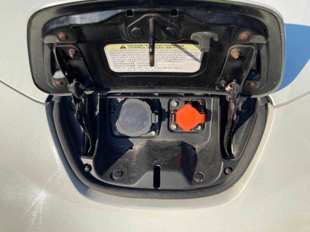 Білий Ніссан Ліф, об'ємом двигуна 0 л та пробігом 116 тис. км за 5200 $, фото 7 на Automoto.ua