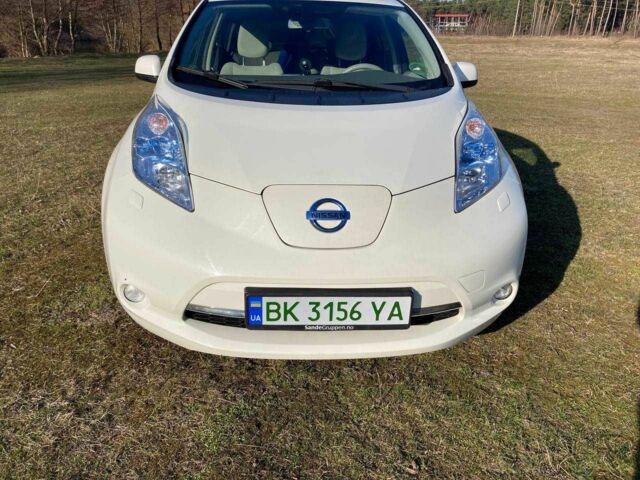 Білий Ніссан Ліф, об'ємом двигуна 0 л та пробігом 116 тис. км за 5200 $, фото 3 на Automoto.ua