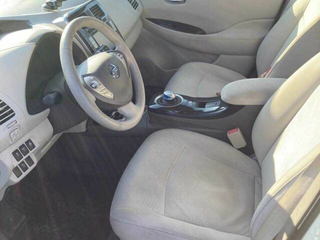 Білий Ніссан Ліф, об'ємом двигуна 0 л та пробігом 116 тис. км за 5200 $, фото 19 на Automoto.ua