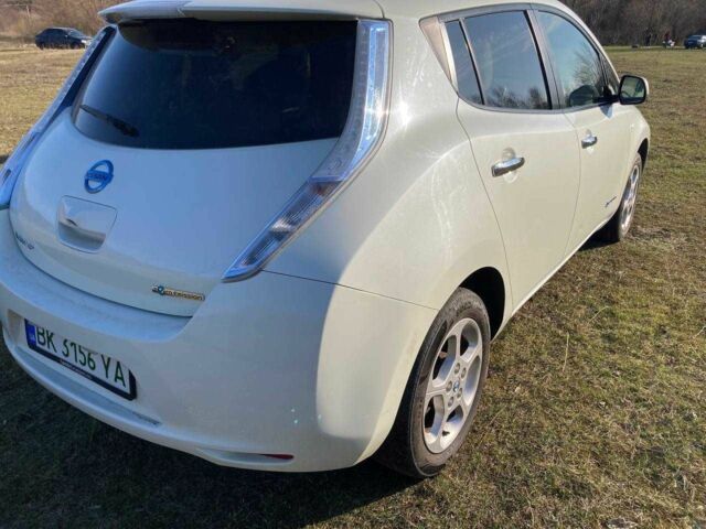 Білий Ніссан Ліф, об'ємом двигуна 0 л та пробігом 116 тис. км за 5200 $, фото 2 на Automoto.ua