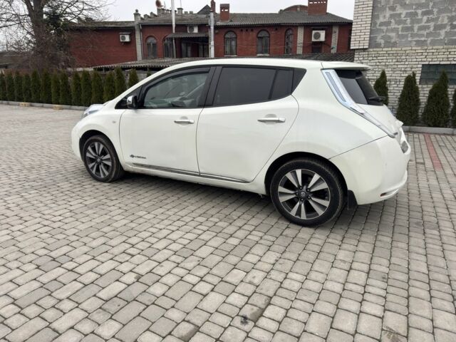 Белый Ниссан Лиф, объемом двигателя 0 л и пробегом 100 тыс. км за 3500 $, фото 4 на Automoto.ua