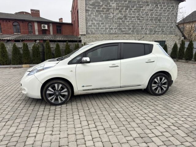 Белый Ниссан Лиф, объемом двигателя 0 л и пробегом 100 тыс. км за 3500 $, фото 3 на Automoto.ua