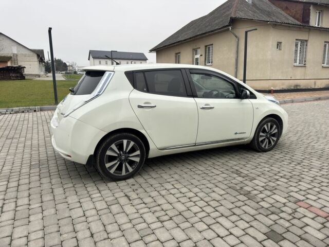 Белый Ниссан Лиф, объемом двигателя 0 л и пробегом 100 тыс. км за 3500 $, фото 6 на Automoto.ua