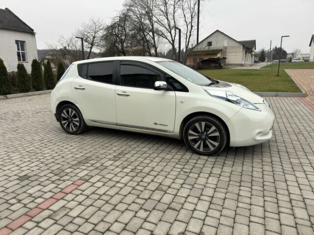 Белый Ниссан Лиф, объемом двигателя 0 л и пробегом 100 тыс. км за 3500 $, фото 7 на Automoto.ua