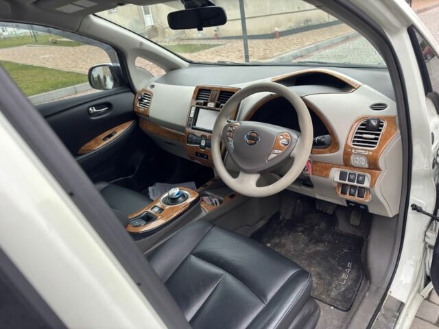 Белый Ниссан Лиф, объемом двигателя 0 л и пробегом 100 тыс. км за 3500 $, фото 13 на Automoto.ua