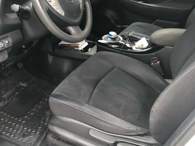 Білий Ніссан Ліф, об'ємом двигуна 0 л та пробігом 135 тис. км за 7777 $, фото 6 на Automoto.ua