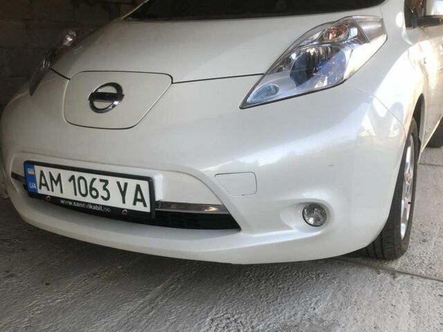 Білий Ніссан Ліф, об'ємом двигуна 0 л та пробігом 135 тис. км за 7777 $, фото 4 на Automoto.ua