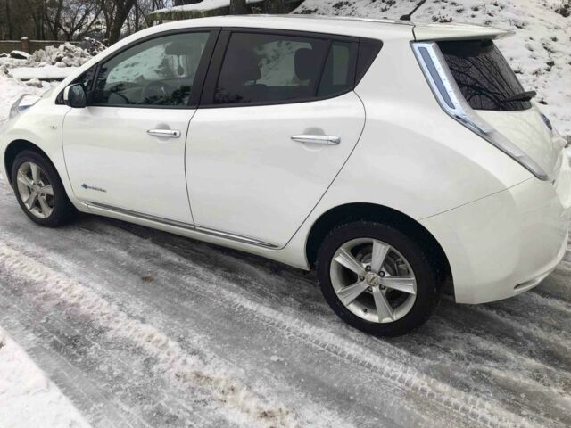 Білий Ніссан Ліф, об'ємом двигуна 0 л та пробігом 135 тис. км за 7777 $, фото 5 на Automoto.ua
