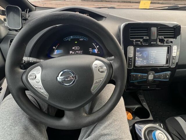 Белый Ниссан Лиф, объемом двигателя 0 л и пробегом 96 тыс. км за 8200 $, фото 4 на Automoto.ua