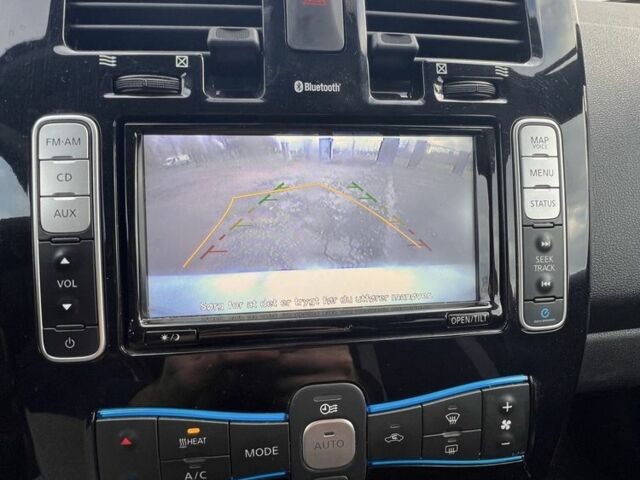 Белый Ниссан Лиф, объемом двигателя 0 л и пробегом 96 тыс. км за 8200 $, фото 6 на Automoto.ua