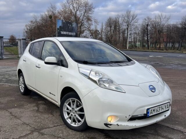 Белый Ниссан Лиф, объемом двигателя 0 л и пробегом 96 тыс. км за 8200 $, фото 3 на Automoto.ua