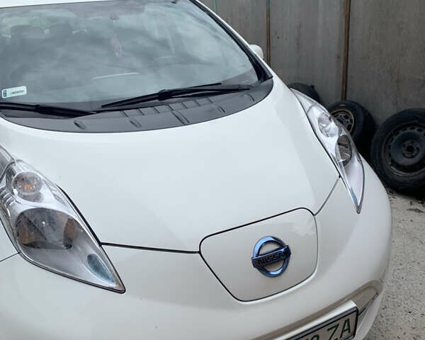 Білий Ніссан Ліф, об'ємом двигуна 0 л та пробігом 199 тис. км за 12500 $, фото 7 на Automoto.ua