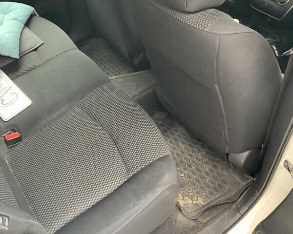 Білий Ніссан Ліф, об'ємом двигуна 0 л та пробігом 199 тис. км за 12500 $, фото 1 на Automoto.ua