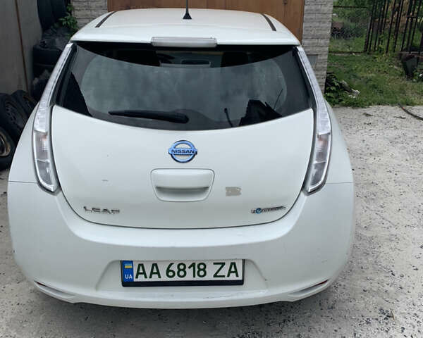 Білий Ніссан Ліф, об'ємом двигуна 0 л та пробігом 199 тис. км за 12500 $, фото 5 на Automoto.ua