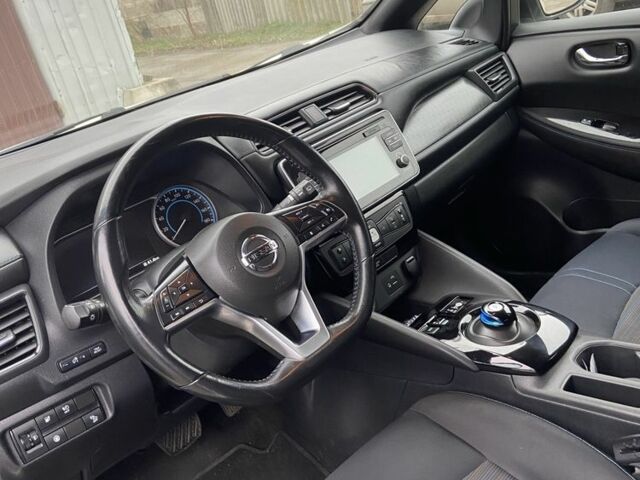 Белый Ниссан Лиф, объемом двигателя 0 л и пробегом 47 тыс. км за 14700 $, фото 6 на Automoto.ua