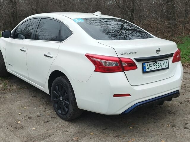 Белый Ниссан Лиф, объемом двигателя 0 л и пробегом 95 тыс. км за 11500 $, фото 6 на Automoto.ua