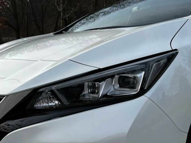 Белый Ниссан Лиф, объемом двигателя 0 л и пробегом 35 тыс. км за 12300 $, фото 6 на Automoto.ua