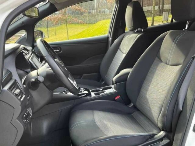 Белый Ниссан Лиф, объемом двигателя 0 л и пробегом 35 тыс. км за 12300 $, фото 7 на Automoto.ua