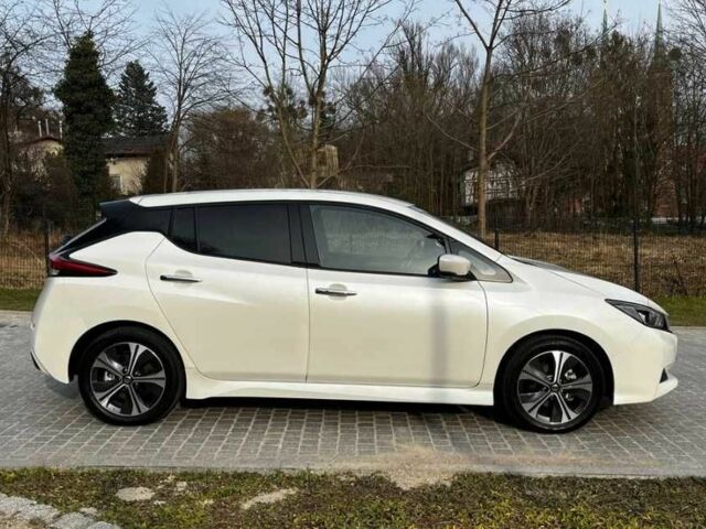 Белый Ниссан Лиф, объемом двигателя 0 л и пробегом 35 тыс. км за 12300 $, фото 2 на Automoto.ua