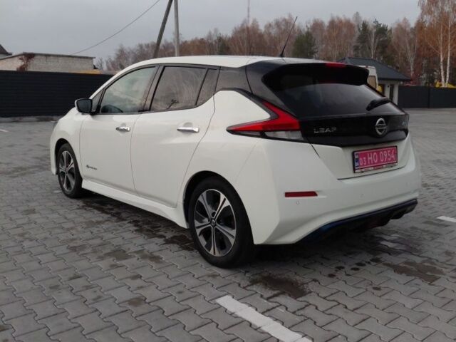 Белый Ниссан Лиф, объемом двигателя 0 л и пробегом 190 тыс. км за 10000 $, фото 5 на Automoto.ua