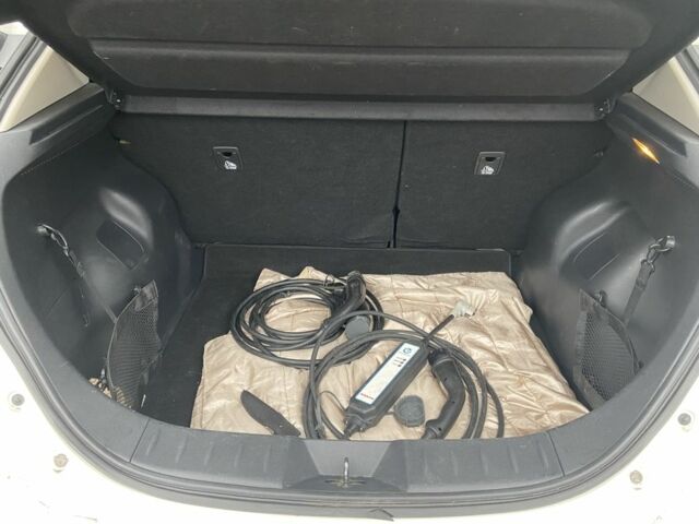 Белый Ниссан Лиф, объемом двигателя 0 л и пробегом 47 тыс. км за 14700 $, фото 3 на Automoto.ua