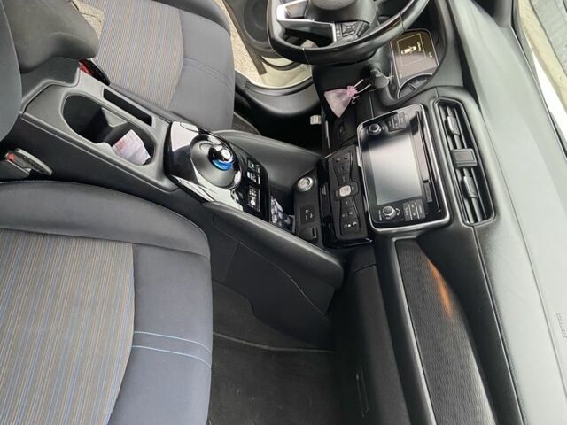 Белый Ниссан Лиф, объемом двигателя 0 л и пробегом 47 тыс. км за 14700 $, фото 2 на Automoto.ua