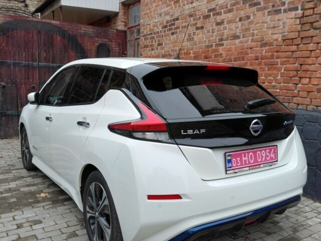 Белый Ниссан Лиф, объемом двигателя 0 л и пробегом 190 тыс. км за 10000 $, фото 1 на Automoto.ua