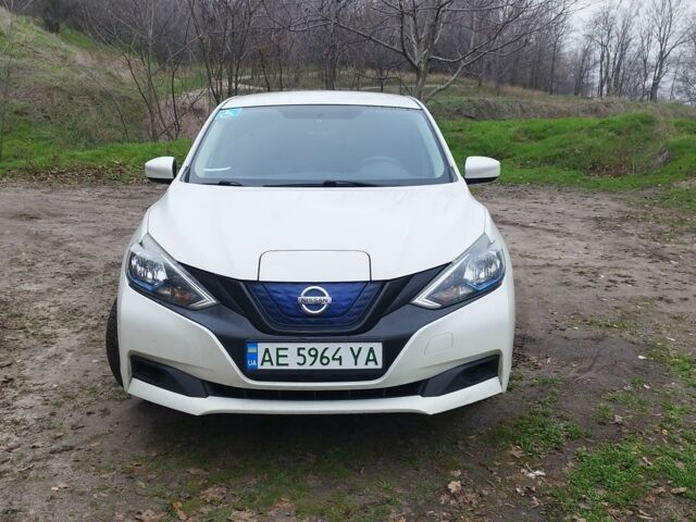 Белый Ниссан Лиф, объемом двигателя 0 л и пробегом 95 тыс. км за 11500 $, фото 1 на Automoto.ua