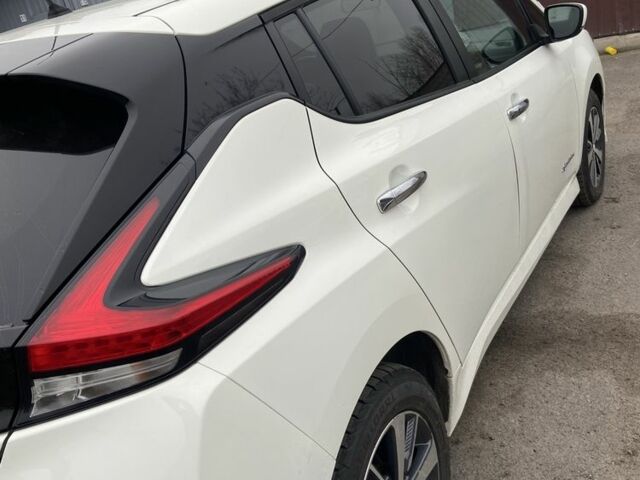 Белый Ниссан Лиф, объемом двигателя 0 л и пробегом 47 тыс. км за 14700 $, фото 1 на Automoto.ua