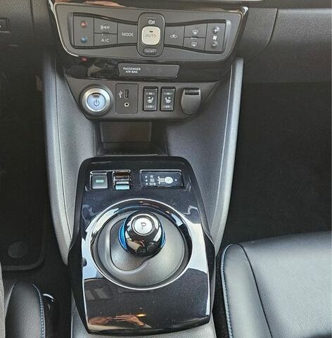 Белый Ниссан Лиф, объемом двигателя 0 л и пробегом 71 тыс. км за 9200 $, фото 5 на Automoto.ua