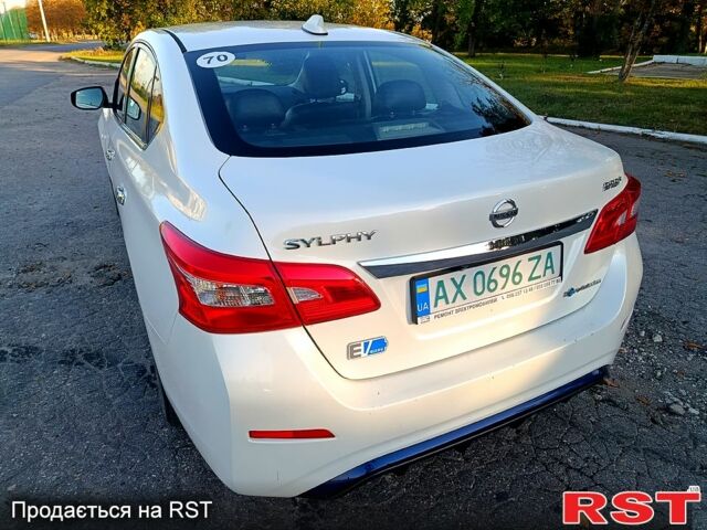 Белый Ниссан Лиф, объемом двигателя 0 л и пробегом 65 тыс. км за 12000 $, фото 1 на Automoto.ua