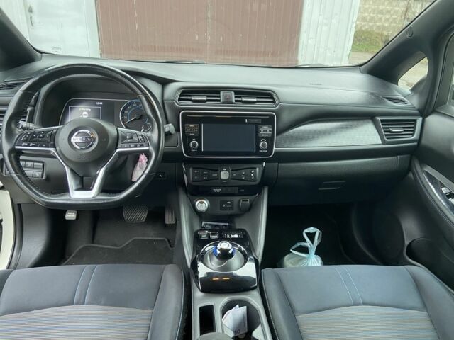 Белый Ниссан Лиф, объемом двигателя 0 л и пробегом 47 тыс. км за 14700 $, фото 4 на Automoto.ua