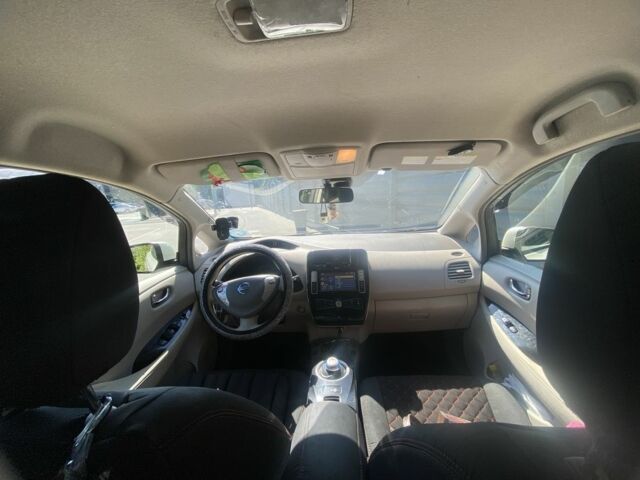 Білий Ніссан Ліф, об'ємом двигуна 0 л та пробігом 159 тис. км за 5500 $, фото 6 на Automoto.ua