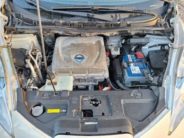 Белый Ниссан Лиф, объемом двигателя 0 л и пробегом 102 тыс. км за 7200 $, фото 8 на Automoto.ua