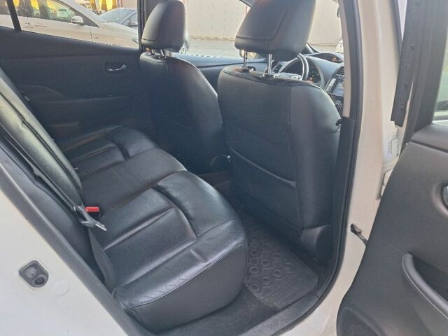 Белый Ниссан Лиф, объемом двигателя 0 л и пробегом 102 тыс. км за 7200 $, фото 3 на Automoto.ua