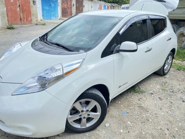 Белый Ниссан Лиф, объемом двигателя 0 л и пробегом 101 тыс. км за 7300 $, фото 11 на Automoto.ua