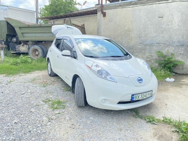 Белый Ниссан Лиф, объемом двигателя 0 л и пробегом 101 тыс. км за 7300 $, фото 10 на Automoto.ua