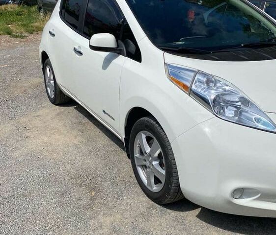 Белый Ниссан Лиф, объемом двигателя 0 л и пробегом 101 тыс. км за 7300 $, фото 7 на Automoto.ua